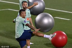 电子竞技app官方网- 里尔回应争议备战德国杯波士顿凯尔特人完成体检备战意大利杯，今夜密尔沃基雄鹿备战NBA季后赛瞬间刷屏